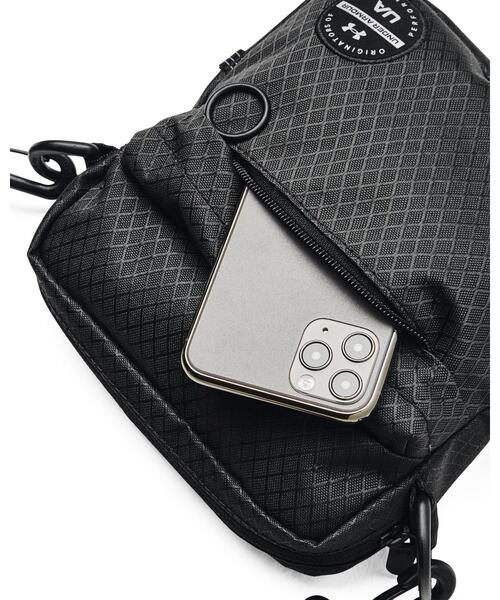 UNDER ARMOUR（アンダーアーマー）の「UAルードン リップストップ クロスボディ（トレーニング/メンズ/レディース）（ショルダーバッグ・レディース・ブラック・ONESIZE）」の4枚目の写真