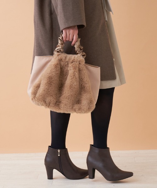 CACHELLIE(カシェリエ)の「【CACHELLIE】フェイクファーハンドバッグ(ハンドバッグ・レディース・ブラック/グレー/Beige・FREE)」の1枚目の写真