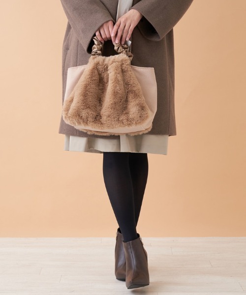 CACHELLIE(カシェリエ)の「【CACHELLIE】フェイクファーハンドバッグ(ハンドバッグ・レディース・ブラック/グレー/Beige・FREE)」の10枚目の写真