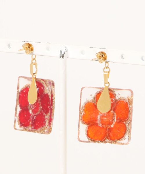 tone(トーン)の「【hazeleyes】ヴィンテージフラワーのレジンピアス(MA)(ピアス(両耳用)・レディース・オレンジ系その他・FREE)」の3枚目の写真