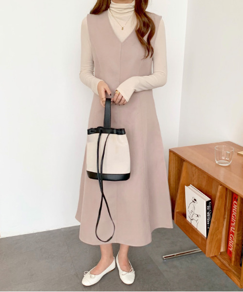 emi+（エミプラス）の「ノースリーブフレアワンピース（ジャンパースカート・レディース・ベージュ/ピンクベージュ/ブラウン/ブラック/グレー・FREE）」の20枚目の写真