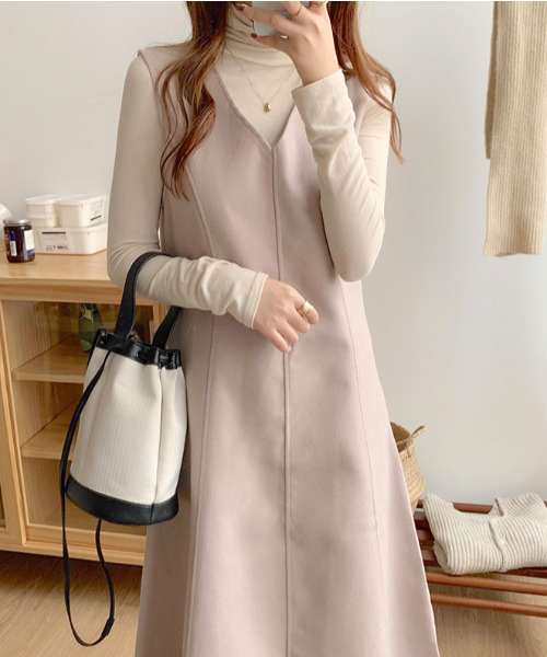 emi+（エミプラス）の「ノースリーブフレアワンピース（ジャンパースカート・レディース・ベージュ/ピンクベージュ/ブラウン/ブラック/グレー・FREE）」の10枚目の写真