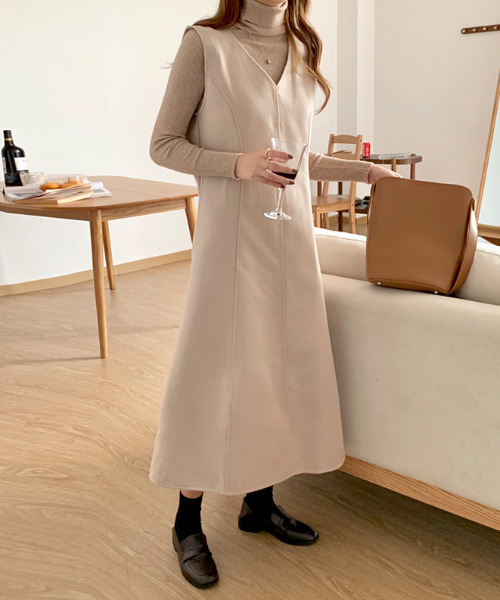 emi+（エミプラス）の「ノースリーブフレアワンピース（ジャンパースカート・レディース・ベージュ/ピンクベージュ/ブラウン/ブラック/グレー・FREE）」の7枚目の写真