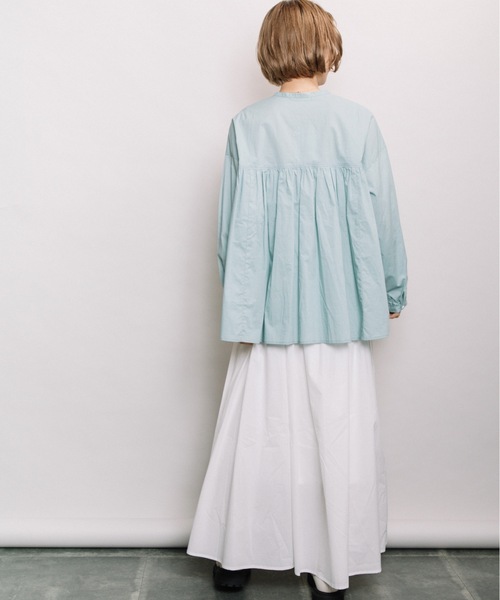 refinedworks（リファインドワークス）の「ギャザー多釦BL（シャツ/ブラウス・レディース・ネイビー/オフホワイト/グリーン・FREE）」の20枚目の写真