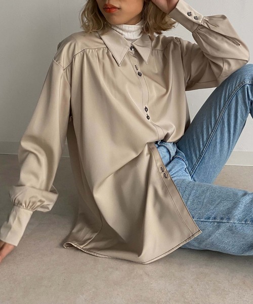 Avvenente(アベネンテ)の「【Avvenente】マットサテンシャツ(シャツ/ブラウス・レディース・ネイビー/ベージュ・FREE)」の1枚目の写真