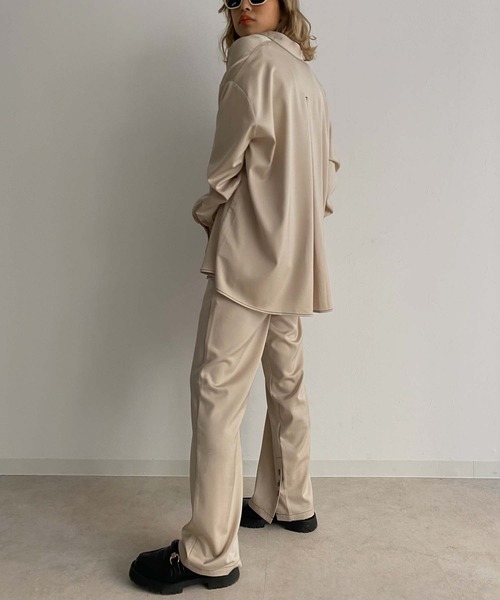 Avvenente(アベネンテ)の「【Avvenente】マットサテンシャツ(シャツ/ブラウス・レディース・ネイビー/ベージュ・FREE)」の20枚目の写真