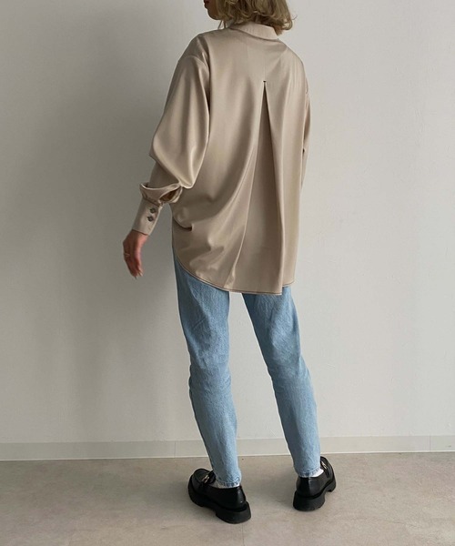 Avvenente(アベネンテ)の「【Avvenente】マットサテンシャツ(シャツ/ブラウス・レディース・ネイビー/ベージュ・FREE)」の10枚目の写真