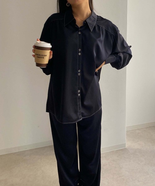 Avvenente(アベネンテ)の「【Avvenente】マットサテンシャツ(シャツ/ブラウス・レディース・ネイビー/ベージュ・FREE)」の15枚目の写真