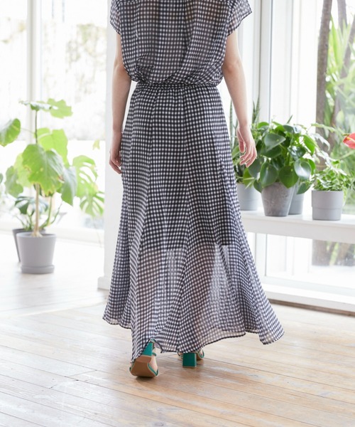 INED CLARO(イネドクラロ)の「シアーギンガムチェックフレアスカート【セットアップ対応】(スカート・レディース・ブラック/レッド/ネイビー・フリー)」の6枚目の写真
