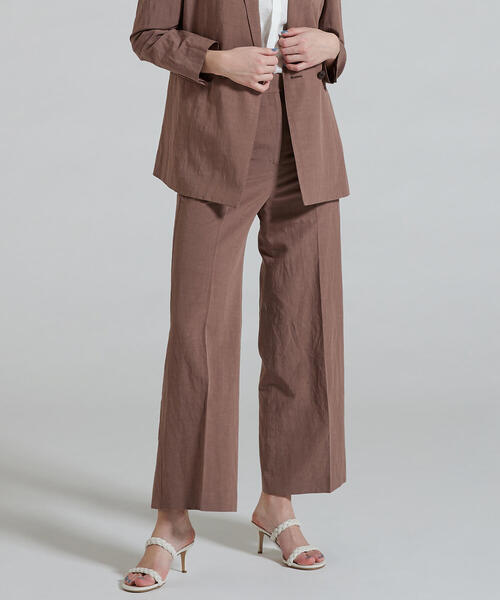 TOMORROWLAND (トゥモローランド)の「コンパクトリネン セミフレアパンツ(スラックス・レディース・ライトグレー/ブラウン・36/34)」の1枚目の写真