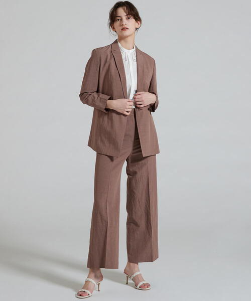 TOMORROWLAND (トゥモローランド)の「コンパクトリネン セミフレアパンツ(スラックス・レディース・ライトグレー/ブラウン・36/34)」の3枚目の写真