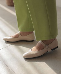 ストラップパンプス