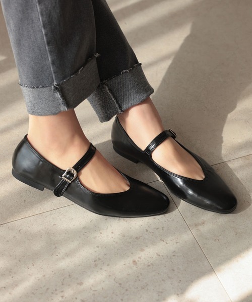 DONOBAN（ドノバン）の「ストラップパンプス（パンプス・レディース・ブラック/ブラウン/アイボリー・22.5cm/23.5cm/24.5cm）」の6枚目の写真