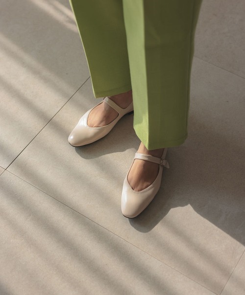 DONOBAN（ドノバン）の「ストラップパンプス（パンプス・レディース・ブラック/ブラウン/アイボリー・22.5cm/23.5cm/24.5cm）」の7枚目の写真