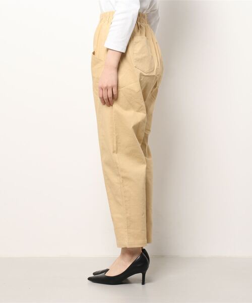 Q（キュー）の「シェフパンツ（チノパンツ・レディース・ベージュ/グリーン・MEDIUM）」の7枚目の写真