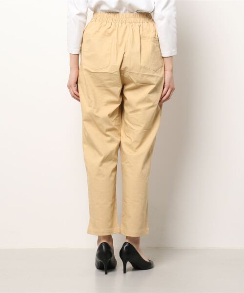 Q（キュー）の「シェフパンツ（チノパンツ・レディース・ベージュ/グリーン・MEDIUM）」の8枚目の写真