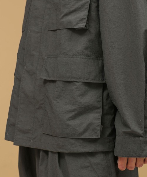 NANO universe（ナノユニバース）の「LB.03/ナイロンBDU ジャケット（ミリタリージャケット・メンズ・ネイビー/グレー・M/L/S）」の5枚目の写真