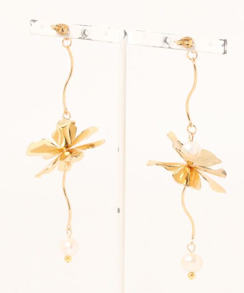 tone（トーン）の「【S.coeuf】ピアス　ウェーブフラワー×淡水パール(MA)（ピアス（両耳用）・レディース・ゴールド・FREE）」の5枚目の写真