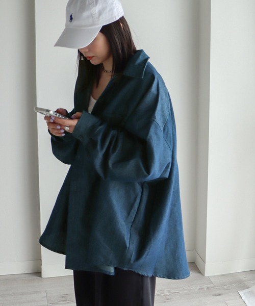 COURO（コウロ）の「オーバーサイズデニムシャツ（シャツ/ブラウス・レディース・ブルー/ネイビー・M/L）」の2枚目の写真