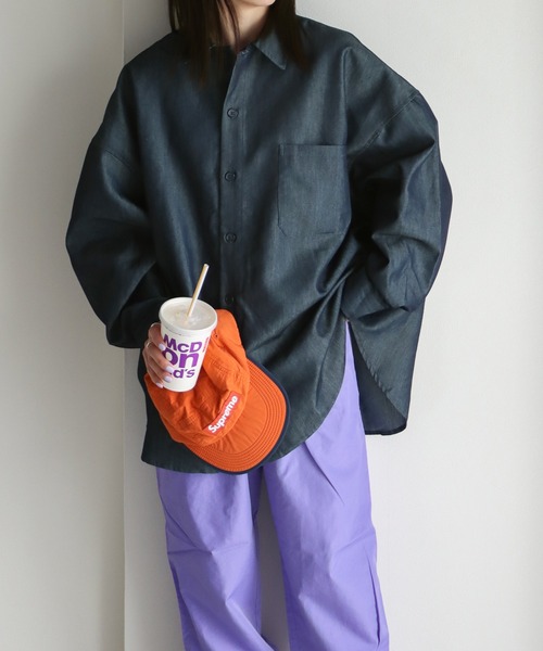 COURO（コウロ）の「オーバーサイズデニムシャツ（シャツ/ブラウス・レディース・ブルー/ネイビー・M/L）」の3枚目の写真