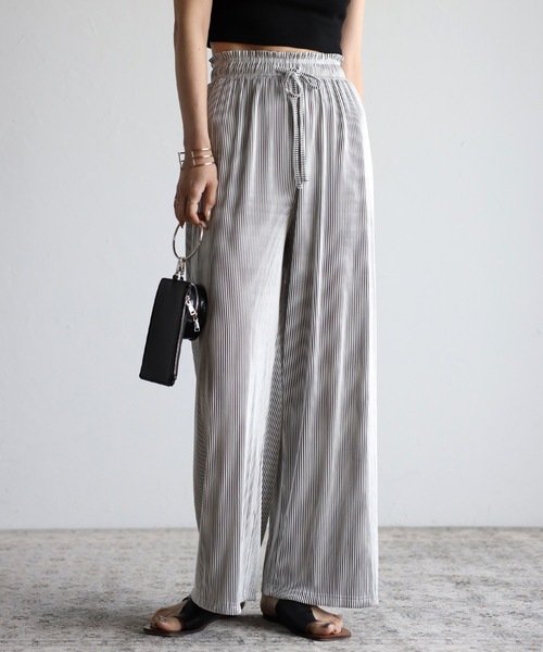ap retro(アプレトロ)の「プリーツワイドパンツ(その他パンツ・レディース・ホワイト×ブラック/アイボリー/ブラック・FREE)」の1枚目の写真