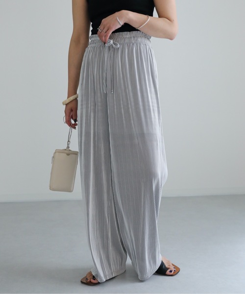 ap retro(アプレトロ)の「プリーツワイドパンツ(その他パンツ・レディース・ホワイト×ブラック/アイボリー/ブラック・FREE)」の7枚目の写真