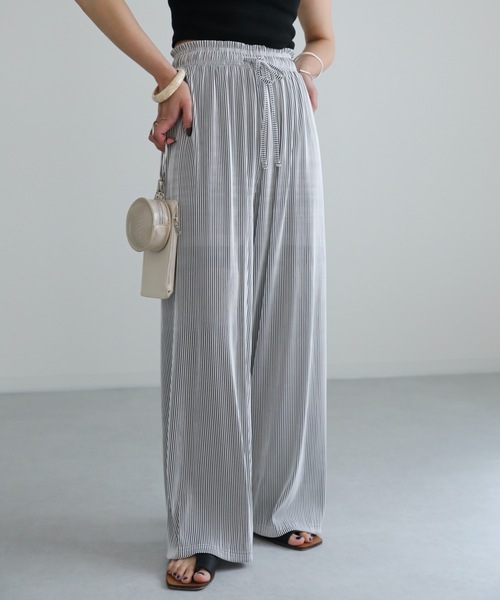 ap retro(アプレトロ)の「プリーツワイドパンツ(その他パンツ・レディース・ホワイト×ブラック/アイボリー/ブラック・FREE)」の9枚目の写真