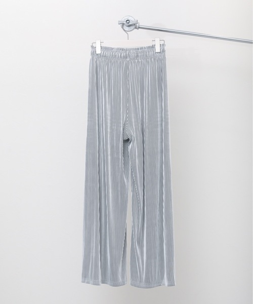 ap retro(アプレトロ)の「プリーツワイドパンツ(その他パンツ・レディース・ホワイト×ブラック/アイボリー/ブラック・FREE)」の4枚目の写真