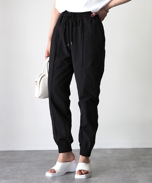 Riberry(リベリー)の「ナイロンジョガーパンツ(その他パンツ・レディース・グリーン/ブラック/グレイッシュベージュ・MEDIUM)」の2枚目の写真