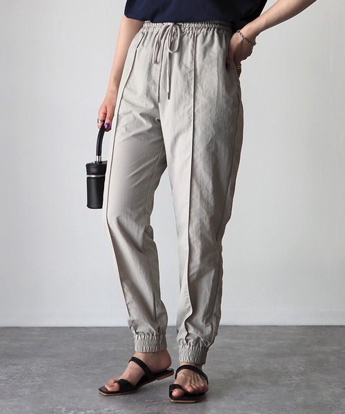 Riberry(リベリー)の「ナイロンジョガーパンツ(その他パンツ・レディース・グリーン/ブラック/グレイッシュベージュ・MEDIUM)」の10枚目の写真