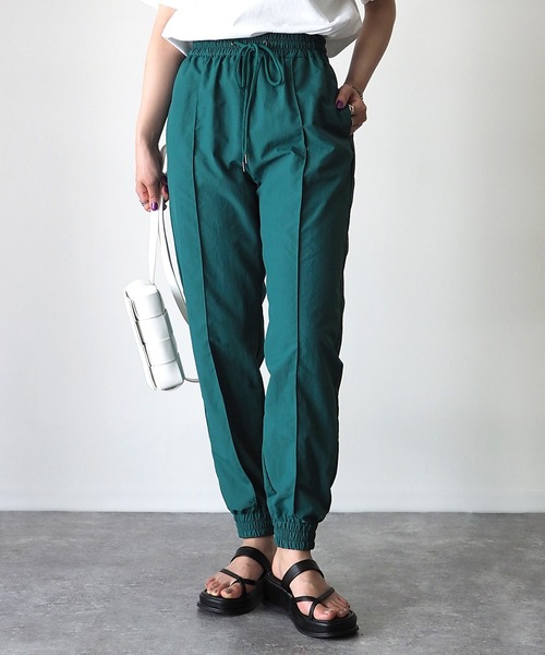 Riberry(リベリー)の「ナイロンジョガーパンツ(その他パンツ・レディース・グリーン/ブラック/グレイッシュベージュ・MEDIUM)」の9枚目の写真