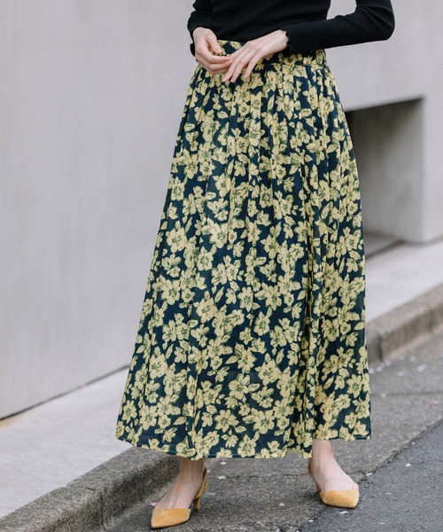 Munich(ミューニック)の「フラワープリントエコレーヨンギャザースカート(スカート・レディース・グリーン/イエロー/レッド・S/M)」の2枚目の写真