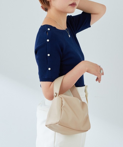natural couture(ナチュラルクチュール)の「パールをあしらった上品で垢抜けな一枚 パール釦スリットあきリブニット(ニット/セーター・レディース・オフホワイト/グレー/サックスブルー/ピンク/ネイビー/その他1・FREE)」の3枚目の写真