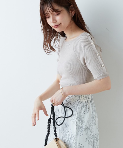 natural couture(ナチュラルクチュール)の「パールをあしらった上品で垢抜けな一枚 パール釦スリットあきリブニット(ニット/セーター・レディース・オフホワイト/グレー/サックスブルー/ピンク/ネイビー/その他1・FREE)」の17枚目の写真