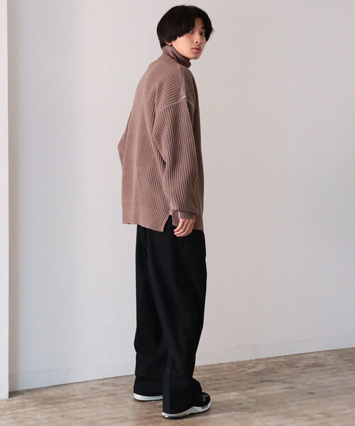 BeAMS DOT（ビームスドット）の「【WEB限定】BeAMS DOT / オーバー タートルネックニット 22AW（ニット/セーター・メンズ・ブラック系その他2/ブラウン系その他4・MEDIUM/LARGE）」の6枚目の写真