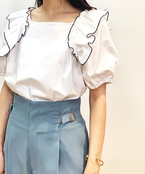 OPAQUE.CLIP（オペークドットクリップ）の「◆フリルデザインブラウス（シャツ/ブラウス・レディース・ホワイト系/レンガ/ブラック・38）」の2枚目の写真