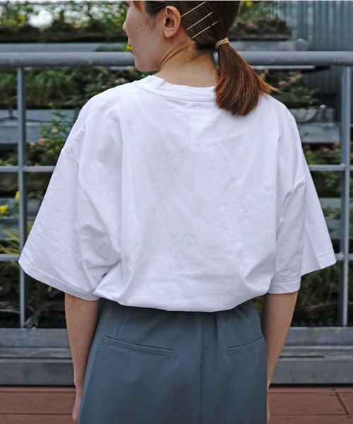 ATON（エイトン）の「ATON (エイトン) SUVIN 60/2 OVERSIZED S/S T-SHIRT（Tシャツ/カットソー・レディース・ブラック/ホワイト/ブラウン/チャコール・2/4/6）」の8枚目の写真