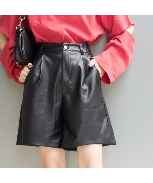 SpRay（スプレイ）の「エコレザーショーパン（その他パンツ・レディース・ブラック/ブラウン・SMALL/MEDIUM）」の2枚目の写真