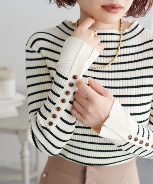 natural couture（ナチュラルクチュール）の「袖口ちび釦プチハイリブニット（ニット/セーター・レディース・オレンジ/ブルー/アイボリー/その他1/スミクロ/ライトベージュ・FREE）」の6枚目の写真