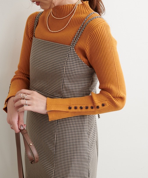 natural couture（ナチュラルクチュール）の「袖口ちび釦プチハイリブニット（ニット/セーター・レディース・オレンジ/ブルー/アイボリー/その他1/スミクロ/ライトベージュ・FREE）」の5枚目の写真