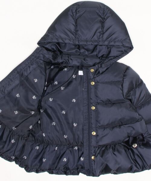 Tartine et Chocolat（タルティーヌエショコラ）の「TartineetChocolat/インスパイアタフタ取り外し可能フード付きリボン裾フリルショートダウンコート(90~140cm)（ダウンジャケット/コート・キッズ・ネイビー/ピンク・130/90/100/120/110/140）」の20枚目の写真
