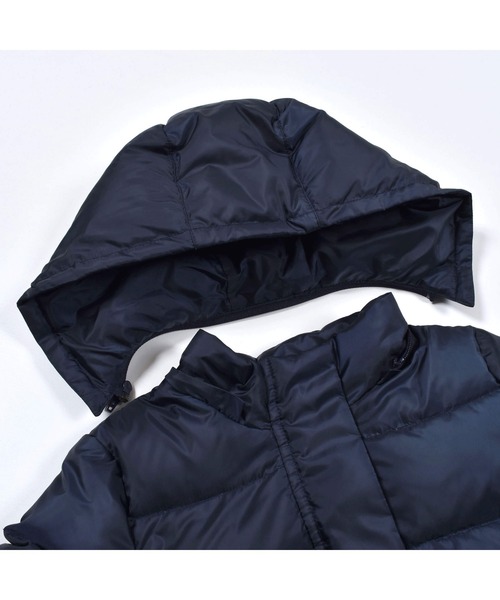 Tartine et Chocolat（タルティーヌエショコラ）の「TartineetChocolat/インスパイアタフタ取り外し可能フード付きリボン裾フリルショートダウンコート(90~140cm)（ダウンジャケット/コート・キッズ・ネイビー/ピンク・130/90/100/120/110/140）」の3枚目の写真