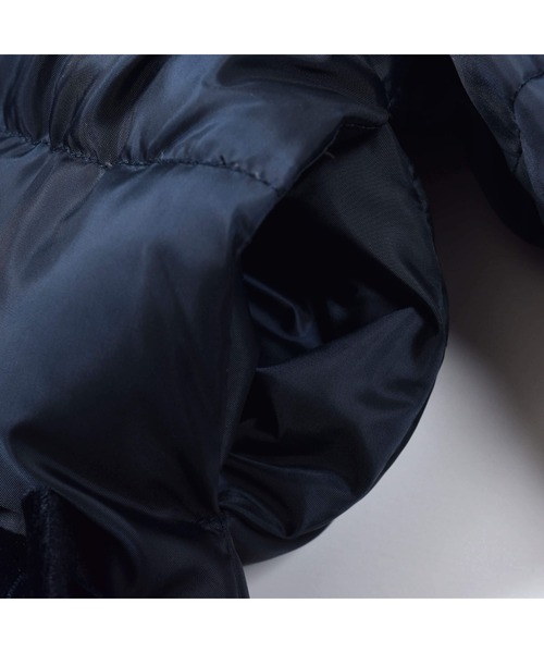 Tartine et Chocolat（タルティーヌエショコラ）の「TartineetChocolat/インスパイアタフタ取り外し可能フード付きリボン裾フリルショートダウンコート(90~140cm)（ダウンジャケット/コート・キッズ・ネイビー/ピンク・130/90/100/120/110/140）」の16枚目の写真