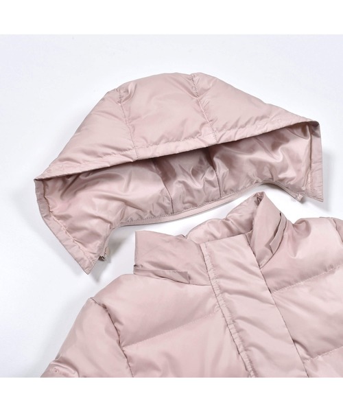 Tartine et Chocolat（タルティーヌエショコラ）の「TartineetChocolat/インスパイアタフタ取り外し可能フード付きリボン裾フリルショートダウンコート(90~140cm)（ダウンジャケット/コート・キッズ・ネイビー/ピンク・130/90/100/120/110/140）」の4枚目の写真