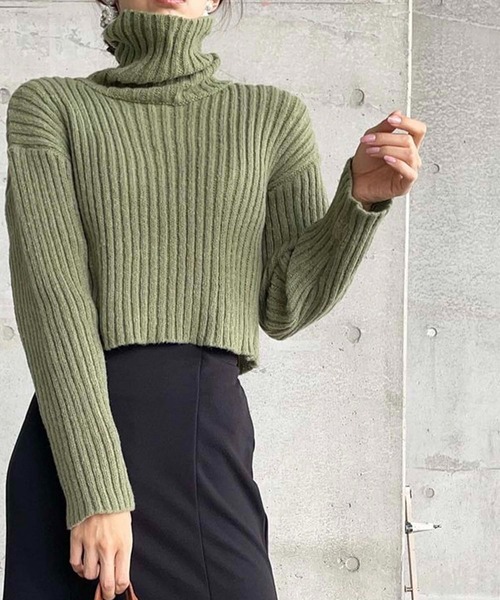 toucher du brise(トゥシェドブリーズ)の「バックシャン スリット ショート丈 ニット(ニット/セーター・レディース・ブラック/オフホワイト/ピンク/カーキ・M)」の4枚目の写真