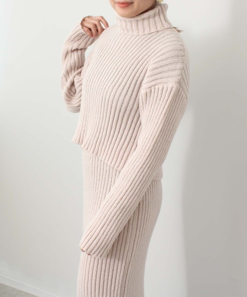 toucher du brise(トゥシェドブリーズ)の「バックシャン スリット ショート丈 ニット(ニット/セーター・レディース・ブラック/オフホワイト/ピンク/カーキ・M)」の11枚目の写真