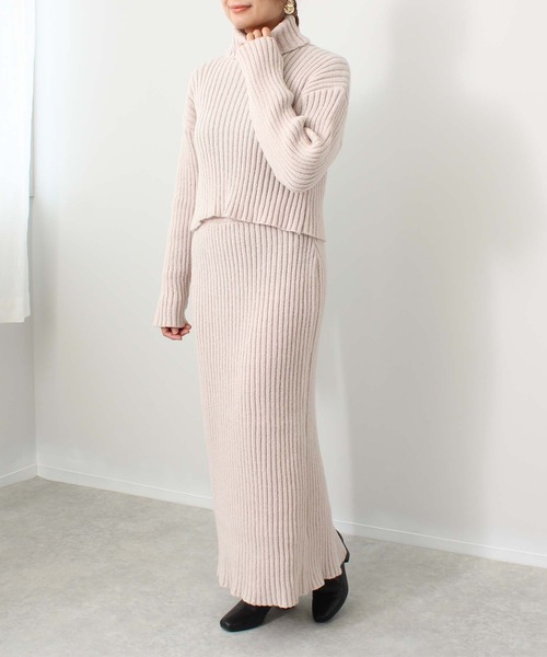 toucher du brise(トゥシェドブリーズ)の「バックシャン スリット ショート丈 ニット(ニット/セーター・レディース・ブラック/オフホワイト/ピンク/カーキ・M)」の9枚目の写真