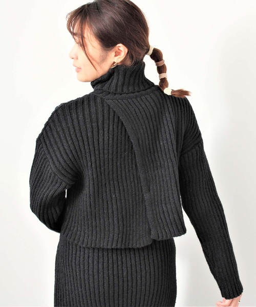 toucher du brise(トゥシェドブリーズ)の「バックシャン スリット ショート丈 ニット(ニット/セーター・レディース・ブラック/オフホワイト/ピンク/カーキ・M)」の15枚目の写真