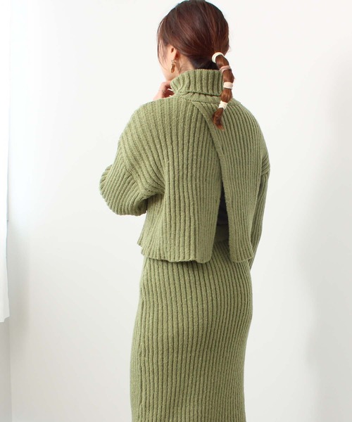 toucher du brise(トゥシェドブリーズ)の「バックシャン スリット ショート丈 ニット(ニット/セーター・レディース・ブラック/オフホワイト/ピンク/カーキ・M)」の10枚目の写真