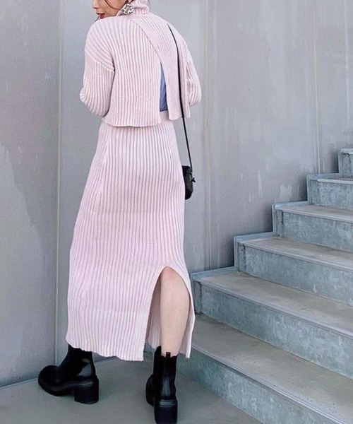 toucher du brise(トゥシェドブリーズ)の「バックシャン スリット ショート丈 ニット(ニット/セーター・レディース・ブラック/オフホワイト/ピンク/カーキ・M)」の22枚目の写真